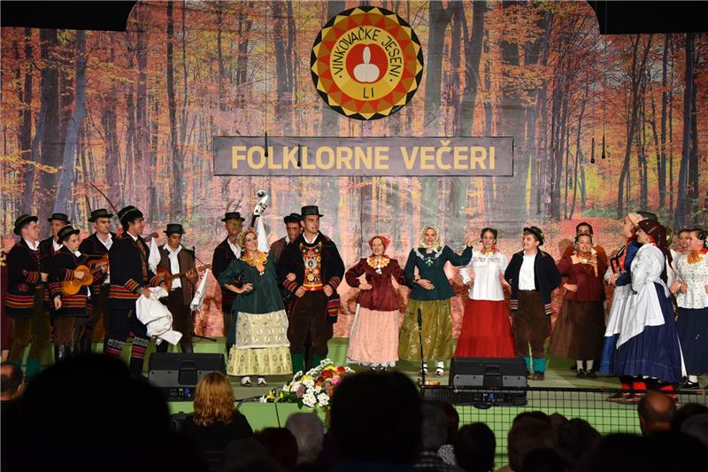 Folklornim večerima počele 51. Vinkovačke jeseni