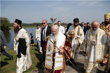 Carigradski patrijarh Bartolomej I. i srpski patrijarh Irinej u Jasenovcu