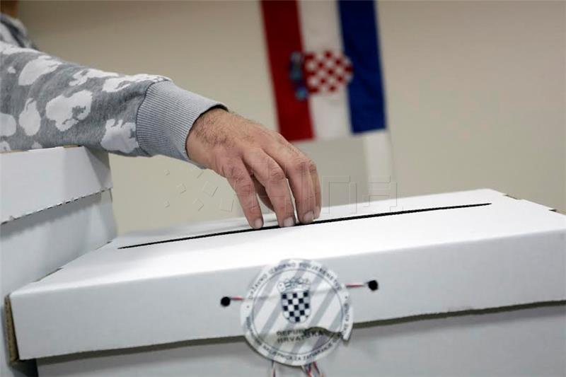 Croats voting in early parliamentary election