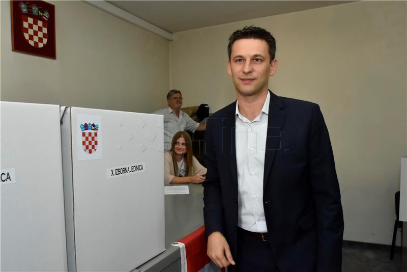  Petrov urges voters to vote for Croatia's future