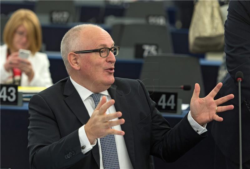 Timmermans još nije zadovoljan vladavinom prava u Poljskoj 