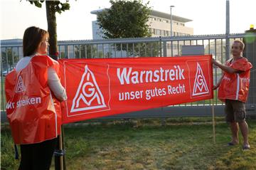 GERMANY UNIONS WARNING STRIKE