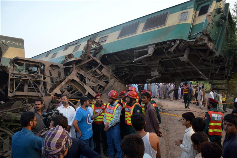 PAKISTAN TRAIN ACCIDENT