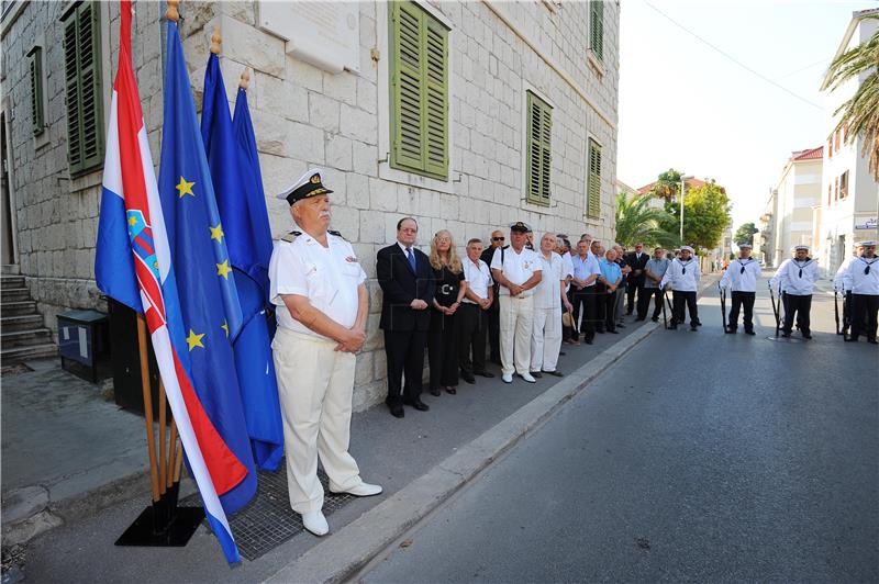 U Splitu otkrivena spomen-ploča na mjestu ustrojavanja prvog zapovjedništva HRM-a