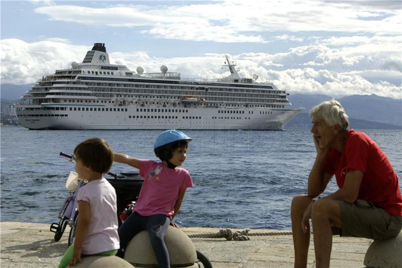 U Opatiji najveći kruzer ove sezone, „Crystal Symphony"