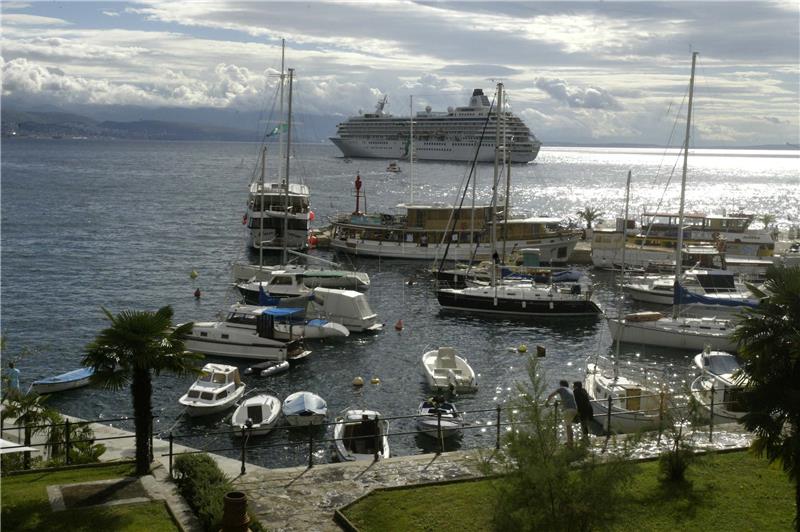 U Opatiji najveći kruzer ove sezone, „Crystal Symphony"