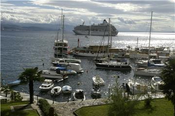 U Opatiji najveći kruzer ove sezone, „Crystal Symphony"