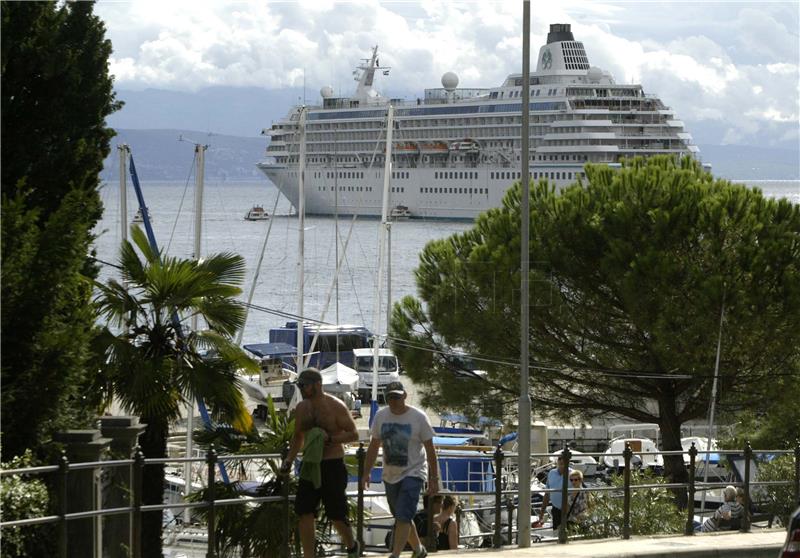 U Opatiji najveći kruzer ove sezone, „Crystal Symphony"