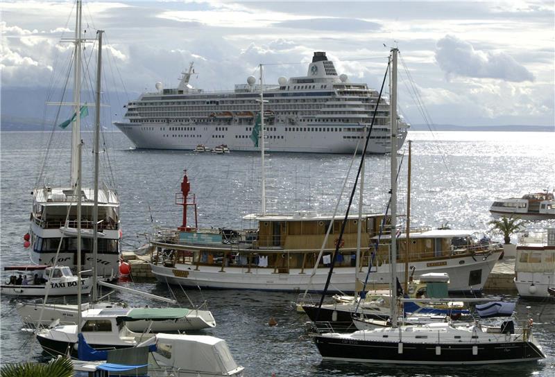 U Opatiji najveći kruzer ove sezone, „Crystal Symphony"