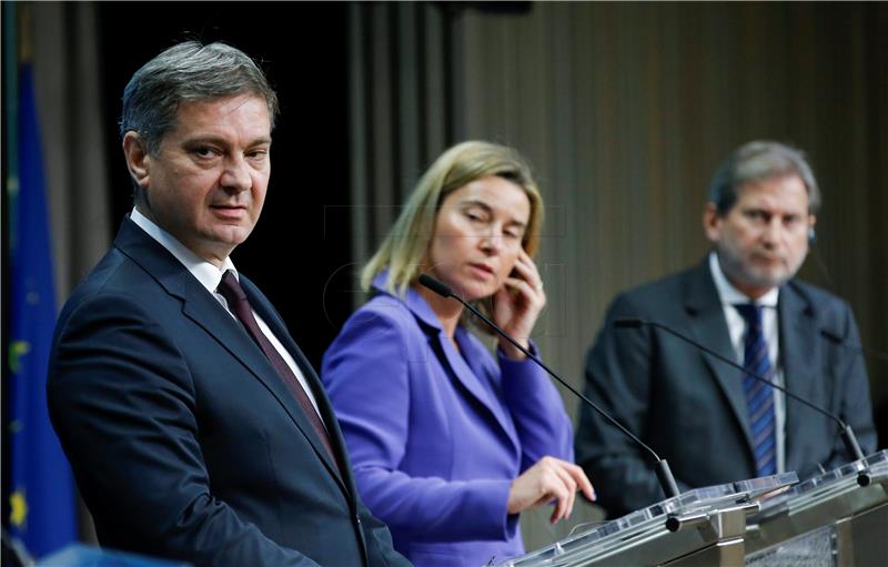 EU calls on Bosnia parties not to escalate situation