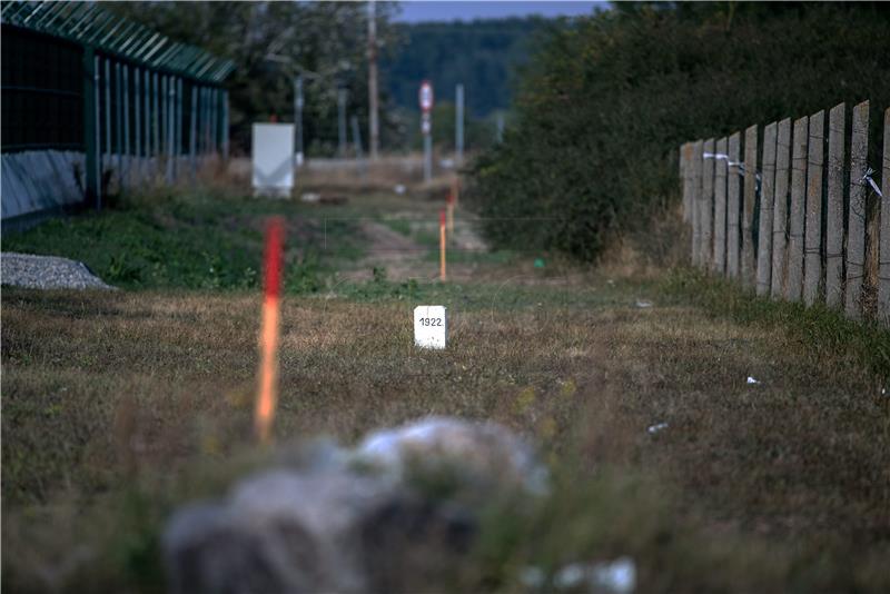 AUSTRIA HUNGARY MIGRANTS FENCE