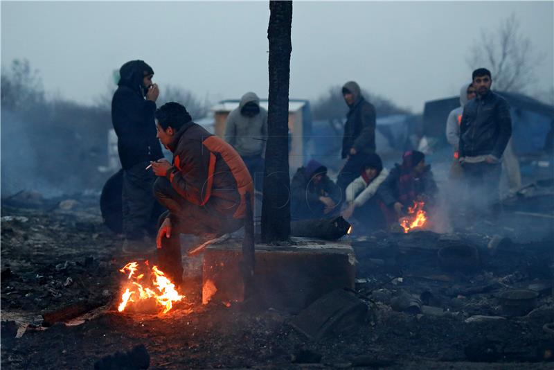 Počela gradnja zida nedaleko od izbjegličkog kampa u Calaisu