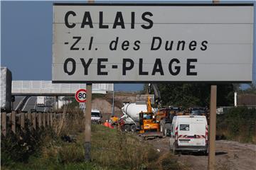 FRANCE MIGRATION CALAIS WALL