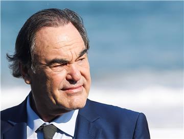 Oliver Stone: Obama nadzire gore od Stasija