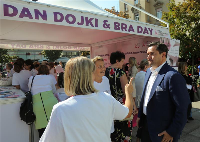 Na Cvjetnom trgu obilježen Dan dojki i BRA day