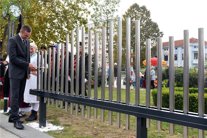 U sklopu manifestacije "Zagorje Vukovaru“ svečano otkrivena "glazbena ograda“