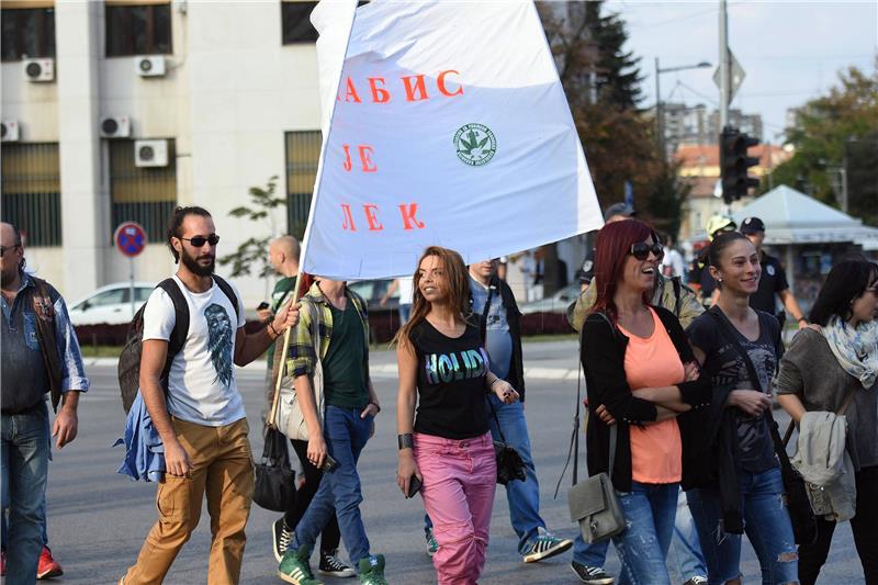 U Novom Sadu održan mimohod za legalizaciju marihuane u medicinske svrhe