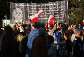 Deseci tisuća demonstranata u protuvladinim prosvjedima u Varšavi 