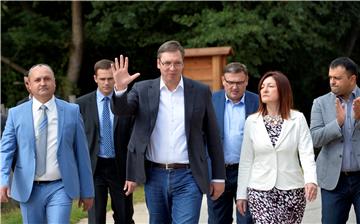 Vučić poslije referenduma u RS poziva na smirivanje napetosti u regiji