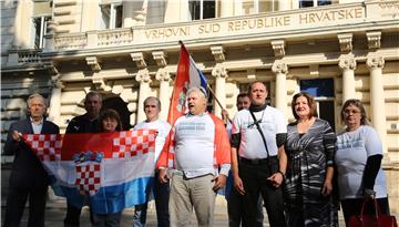  Prosvjed Udruge Veronika Vere HAZUD i Oštećenika RBA zadruga