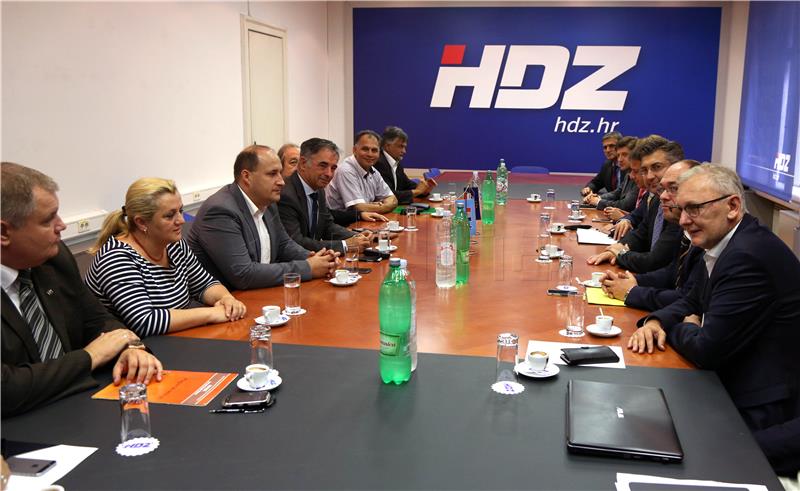 HDZ and minorities to resume talks after HDZ-Bridge deal