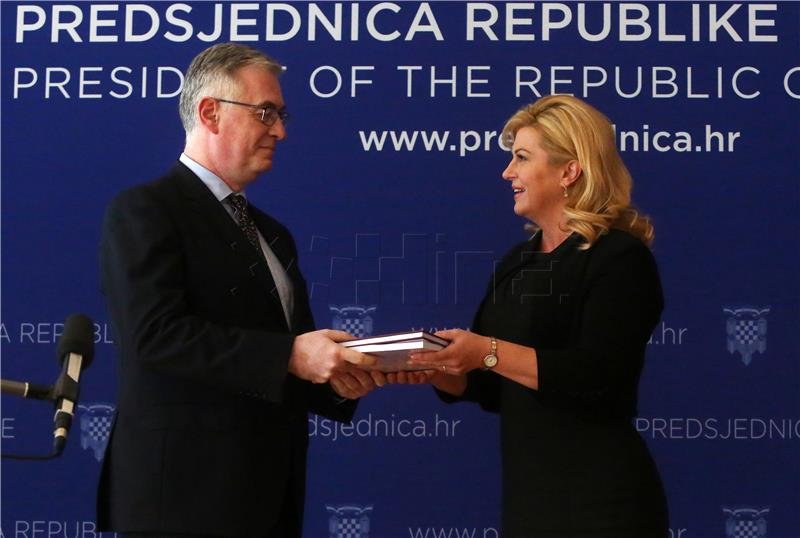 Predsjednik DIP-a predao predsjednici Grabar - Kitarović službene rezultate parlamentarnih izbora