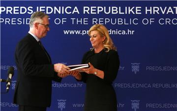 Predsjednik DIP-a predao predsjednici Grabar - Kitarović službene rezultate parlamentarnih izbora