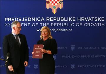 Predsjednik DIP-a predao predsjednici Grabar - Kitarović službene rezultate parlamentarnih izbora