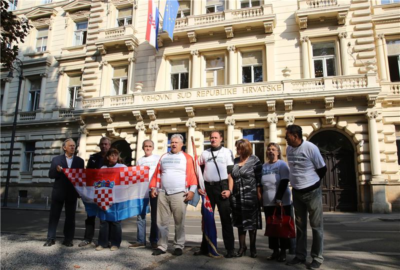  Prosvjed Udruge Veronika Vere HAZUD i Oštećenika RBA zadruga