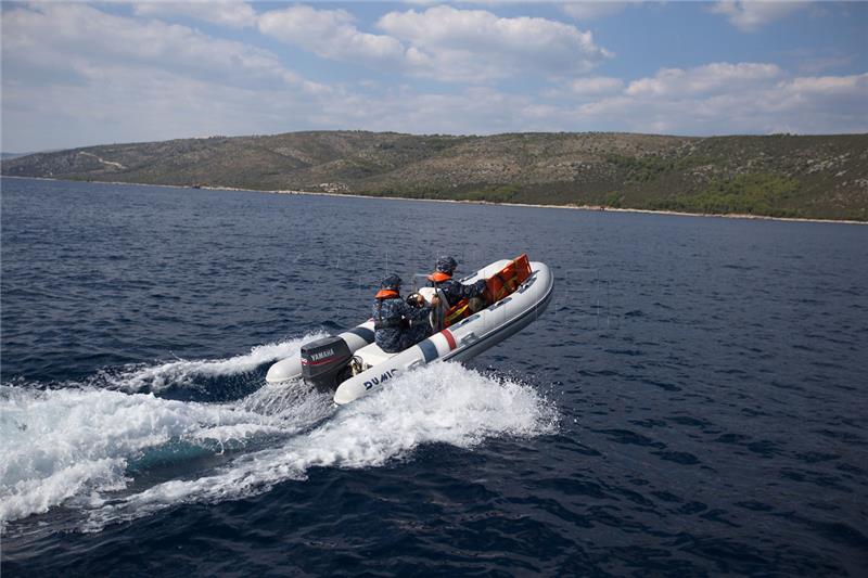 Zajednička vježba hrvatske i talijanske obalne straže "Sarex 16"