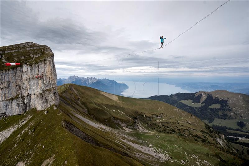 SWITZERLAND SLACKLINING