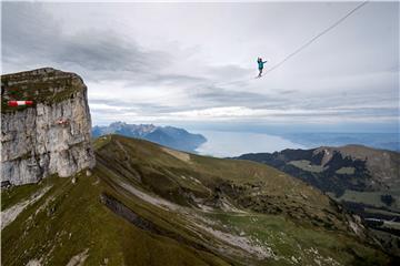 SWITZERLAND SLACKLINING