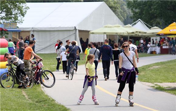 Croatian cities organise public health drives to mark World Walking Day