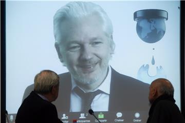 Deset godina poslije, WikiLeaks na udaru kritika