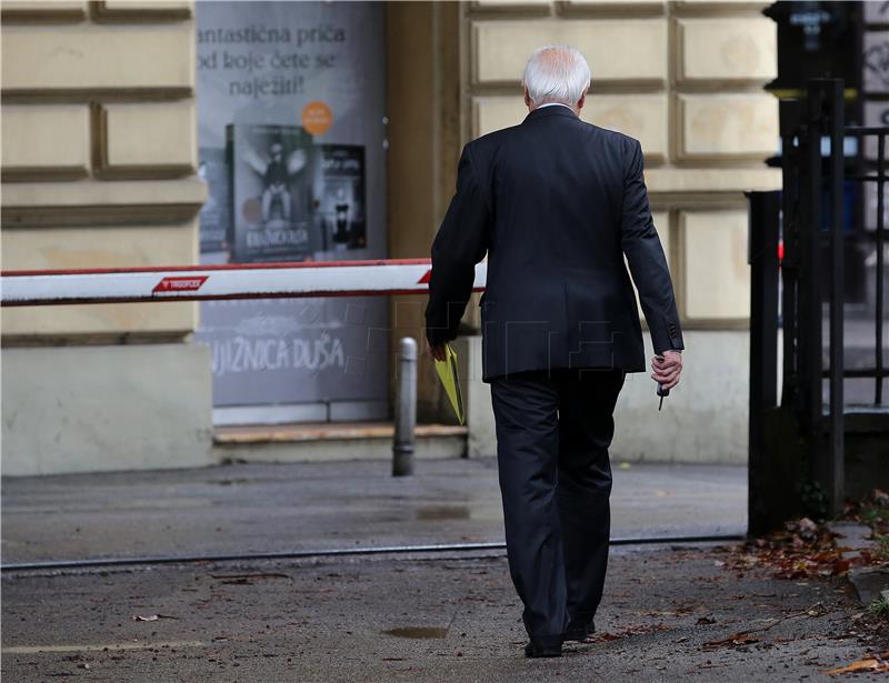 Senat razriješio Previšića dužnosti dekana FF-a, za obnašatelja te dužnosti imenovao Željka Holjevca