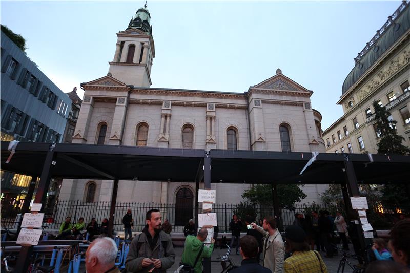 Zagreb: Prosvjed protiv postavljanja velike terase na Trgu Petra Preradovića