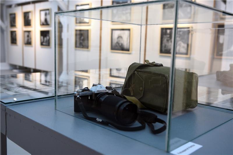 Karlovac: Otvorena izložba fotografija Gorana Vranića "Kroz objektiv branitelja - zima 1991./92."