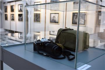 Karlovac: Otvorena izložba fotografija Gorana Vranića "Kroz objektiv branitelja - zima 1991./92."