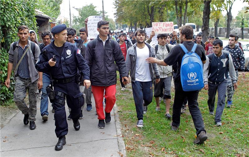 Serbia not redirecting migrants to Croatia, says commissioner 