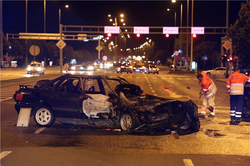 Zagreb: U sudaru tri vozila jedno gorjelo i jedna osoba ozlijeđena 