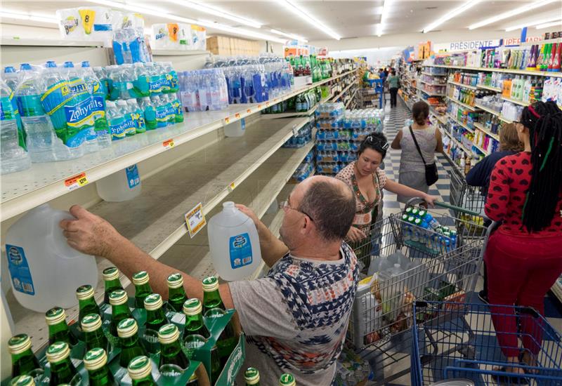 Zbog uragana Matthewa na Floridi evakuirano 1,5 milijuna ljudi