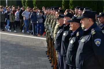 Polaganje vijenaca na Memorijalnom groblju žrtava iz Domovinskog u povodu Dana neovisnosti