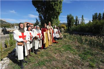 Solinjani u Šupljoj crkvi uprizorili krunidbu kralja Zvonimira