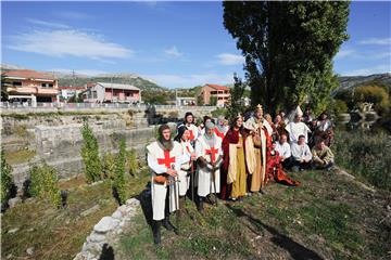 Solinjani u Šupljoj crkvi uprizorili krunidbu kralja Zvonimira