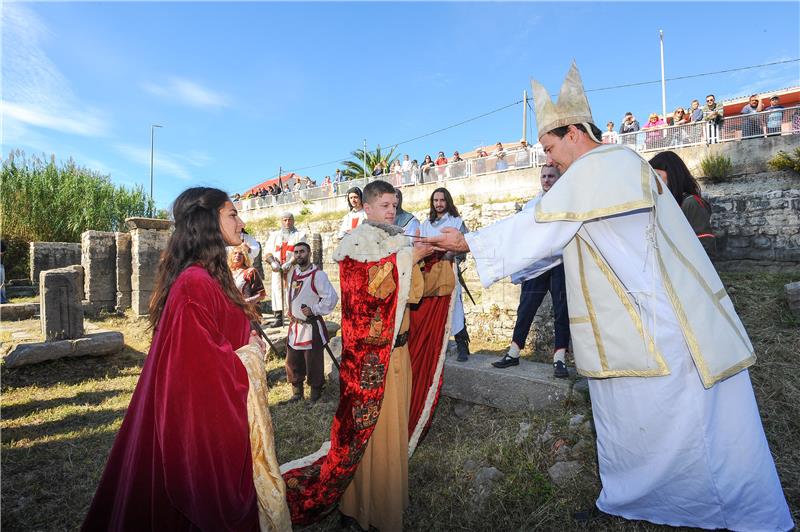 Solinjani u Šupljoj crkvi uprizorili krunidbu kralja Zvonimira