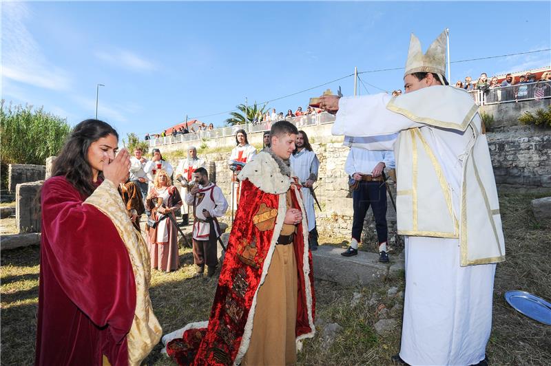 Solinjani u Šupljoj crkvi uprizorili krunidbu kralja Zvonimira