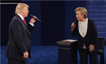 Clinton opet bolja u debati, Trump se uspio "održati na površini"