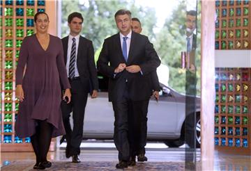 Plenković donosi potpise potpore Predsjednici Grabar-Kitarović