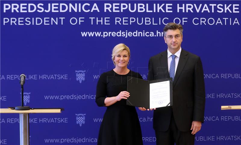 Predsjednica Grabar-Kitarović dala mandat Andreju Plenkoviću