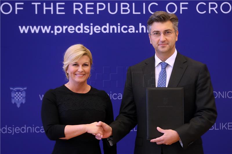 Predsjednica Grabar-Kitarović dala mandat Andreju Plenkoviću